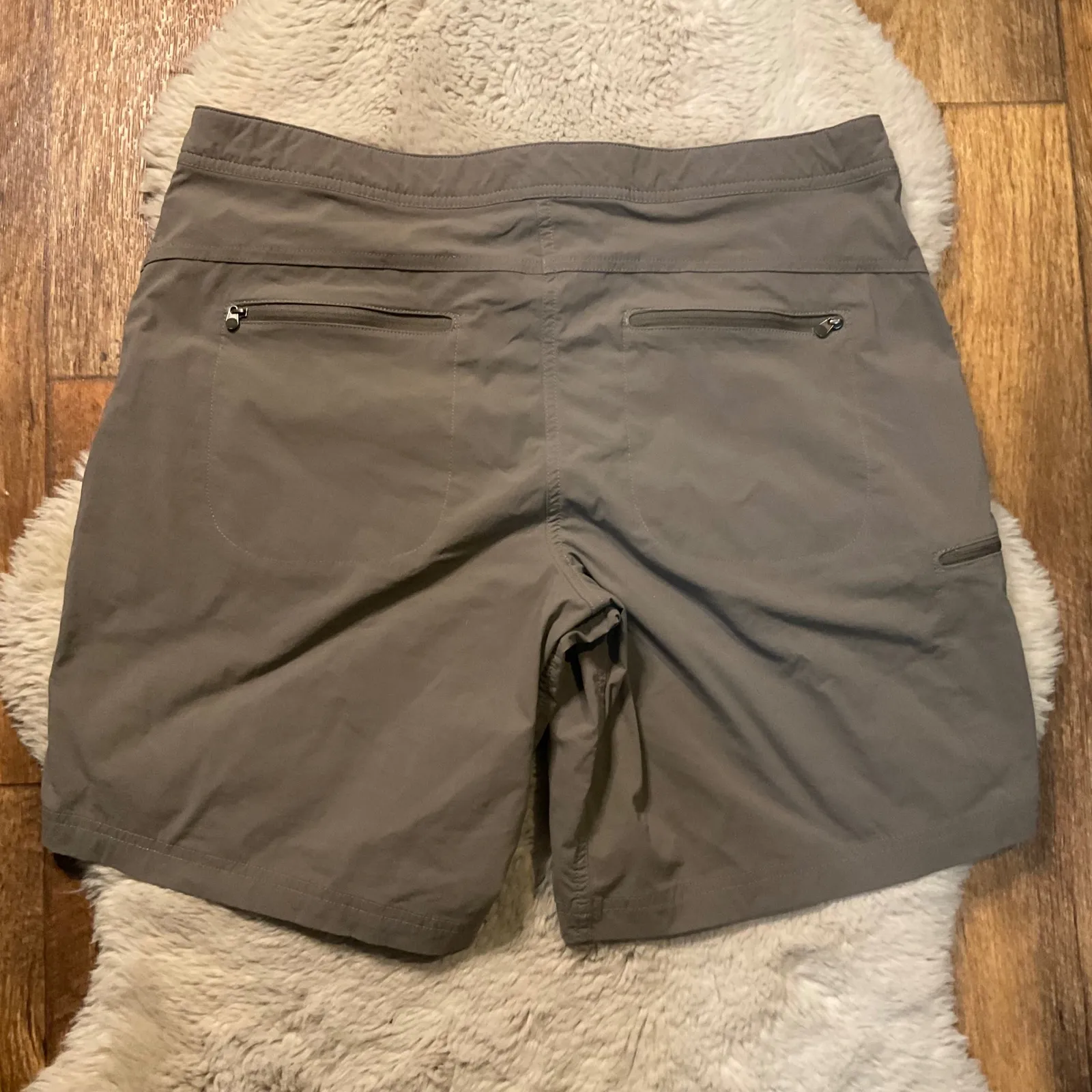 LL Bean Shorts Women's Large Lightweight Waist Adjust Zipper Pockets Tan - Image 7