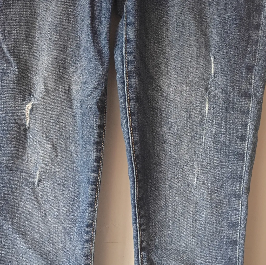 Arizona Jean Co Mid Rise Skinny Jeans Size 5 Button Fly Distressed Denim - Image 3