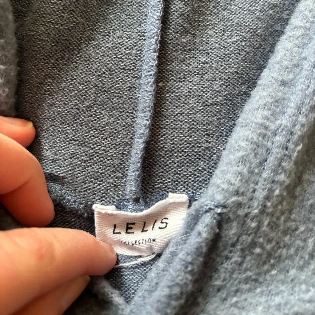 Blue fluffy top with hoodie - Image 4