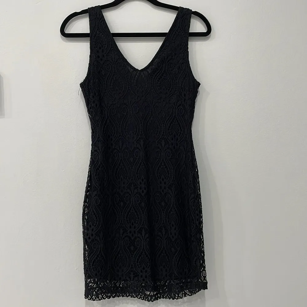 Women's Black Lace Mini Dress Size M Deep V-neck sleeveless - Image 3
