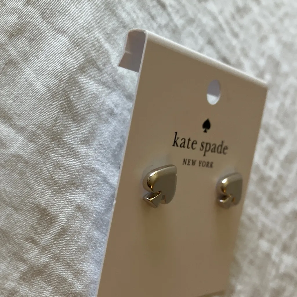 Kate Spade: NWT Metallic Silver Tone Spade Stud Earrings - Image 5
