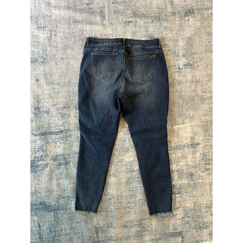 One 5 One Cross Stitch Embroidered Floral Distressed Cropped Jeans Size 14 - Image 3