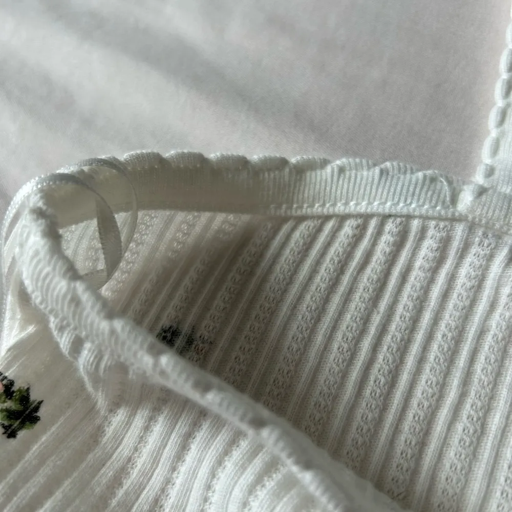 🍂LEVIS floral cami🍂 - Image 4