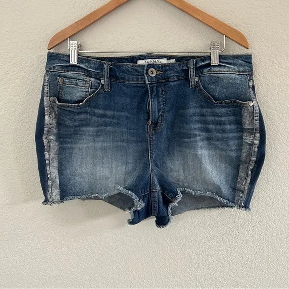 Torrid Shorts Metallic Stripe Detail - Image 30