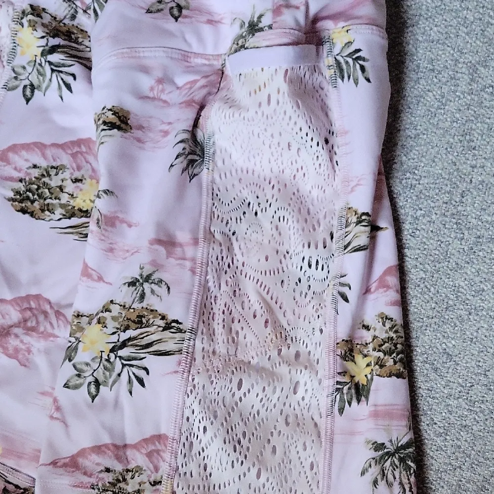 Victoria Secret Tropical Print Pink Shorts Size L - Image 6