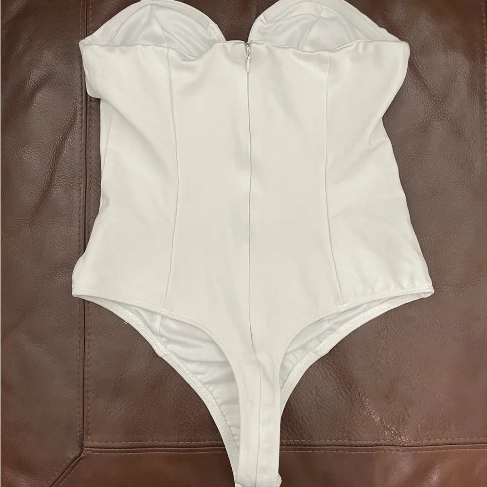 Superdown gianna sweetheart bodysuit!  Sold out! - Image 4