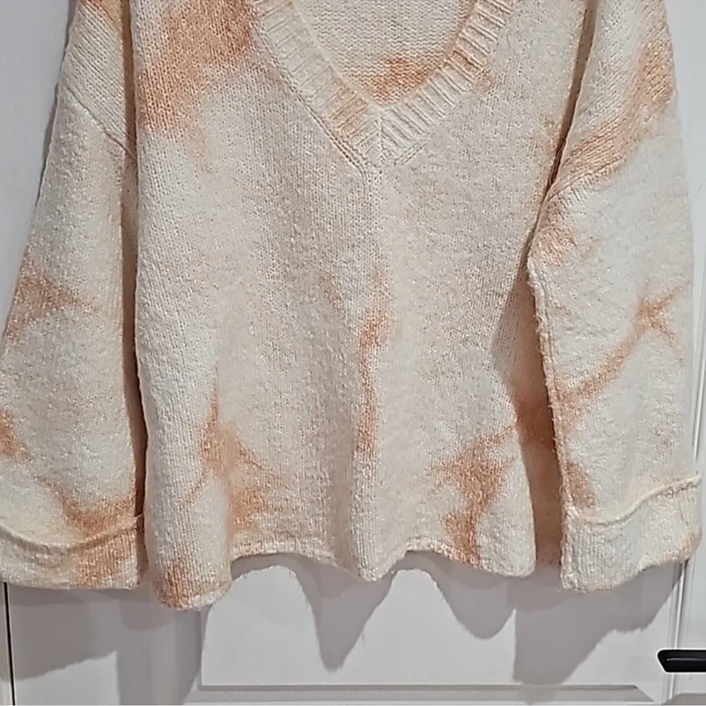Anthropologie Pink/White Tie Dye Knit Sweater V Neck Top - Image 6