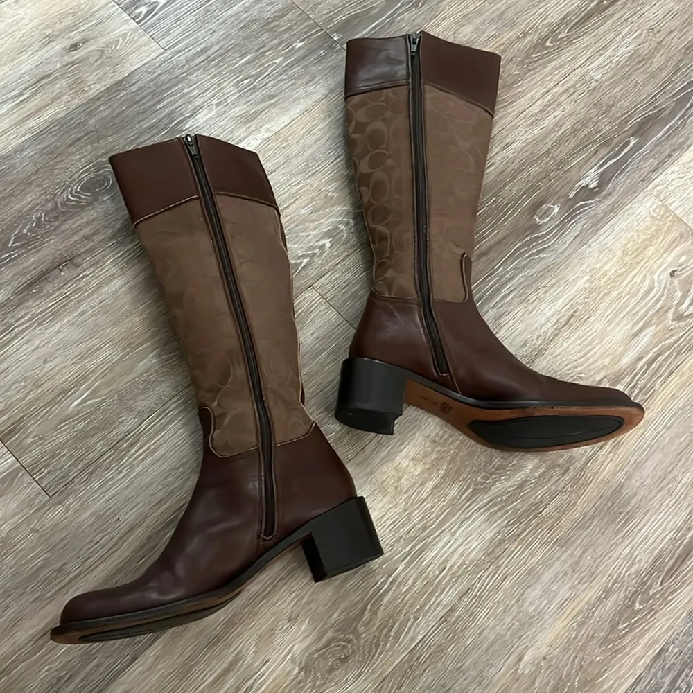 Coach Carole signature leather tall riding boots size 7 side zip up - Image 3