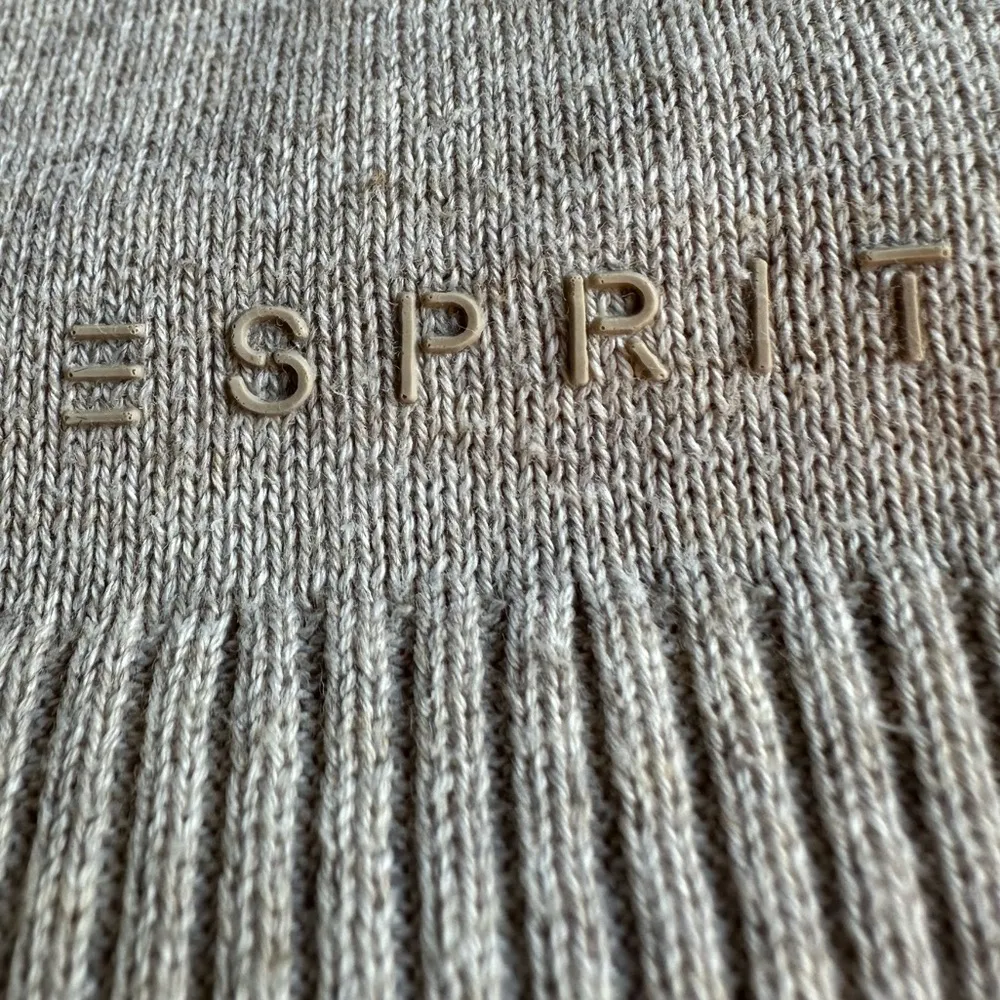 ESPRIT long sleeve v neck sweater size large (estimated) - Image 3