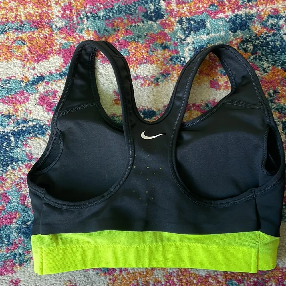 NIKE Pro Classic Cooling Sports Bra - Image 4