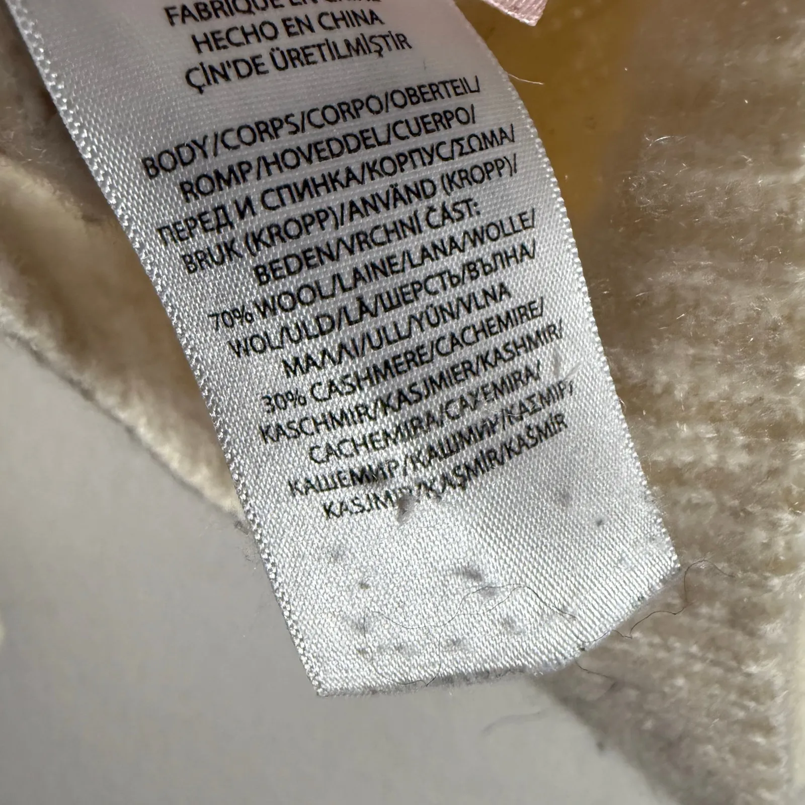 Polo Ralph Lauren Cream Off the Shoulder Wool Cashmere Knit Sweater Small - Image 14