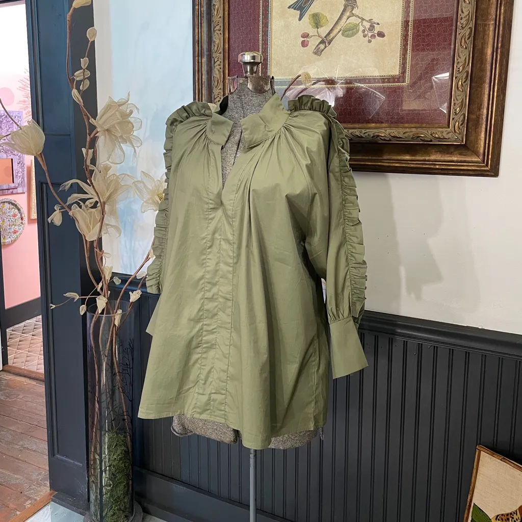 NWT Karlie Olive Green Ruffle Poplin Top with Puff Sleeves - Sz L 🧡🎀 - Image 2