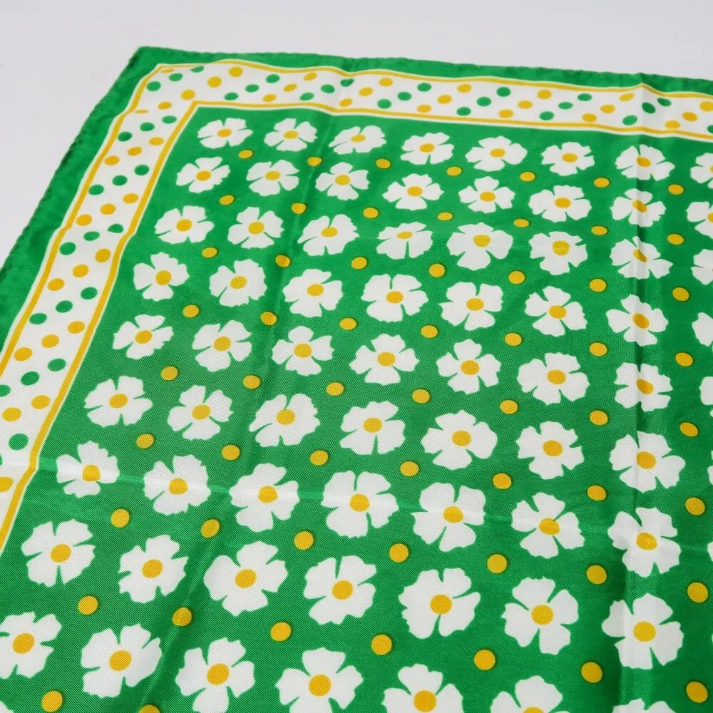 Vintage 70s Mod Green Daisy Floral Scarf Wraps - Image 2