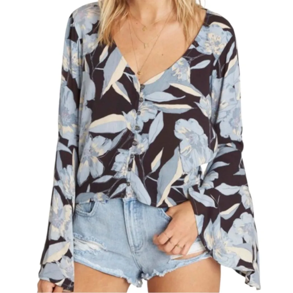 Like New Billabong Pretty Daylight Flared
Sleeve Black Floral Top Large - Image 3