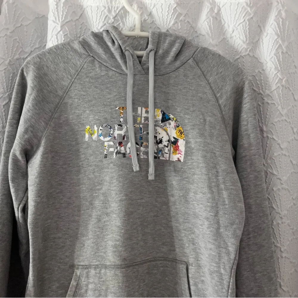North Face gray sweatshirt - Image 4