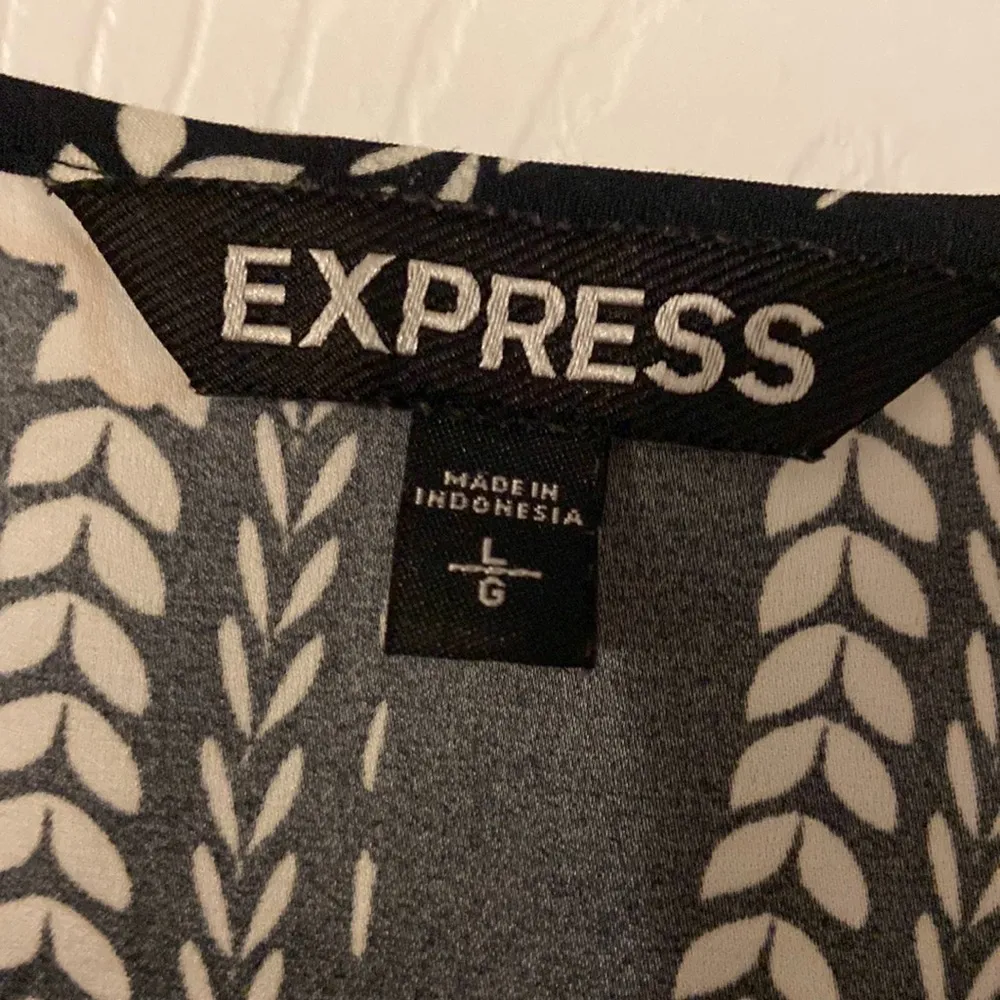 Express size L shirt very elegant - Image 2