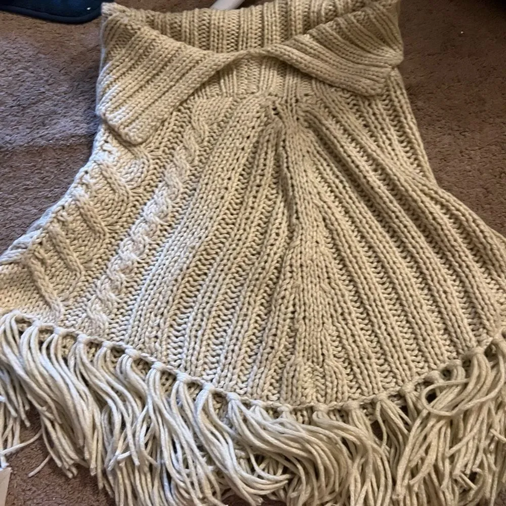 White House black market shawl small - Image 4