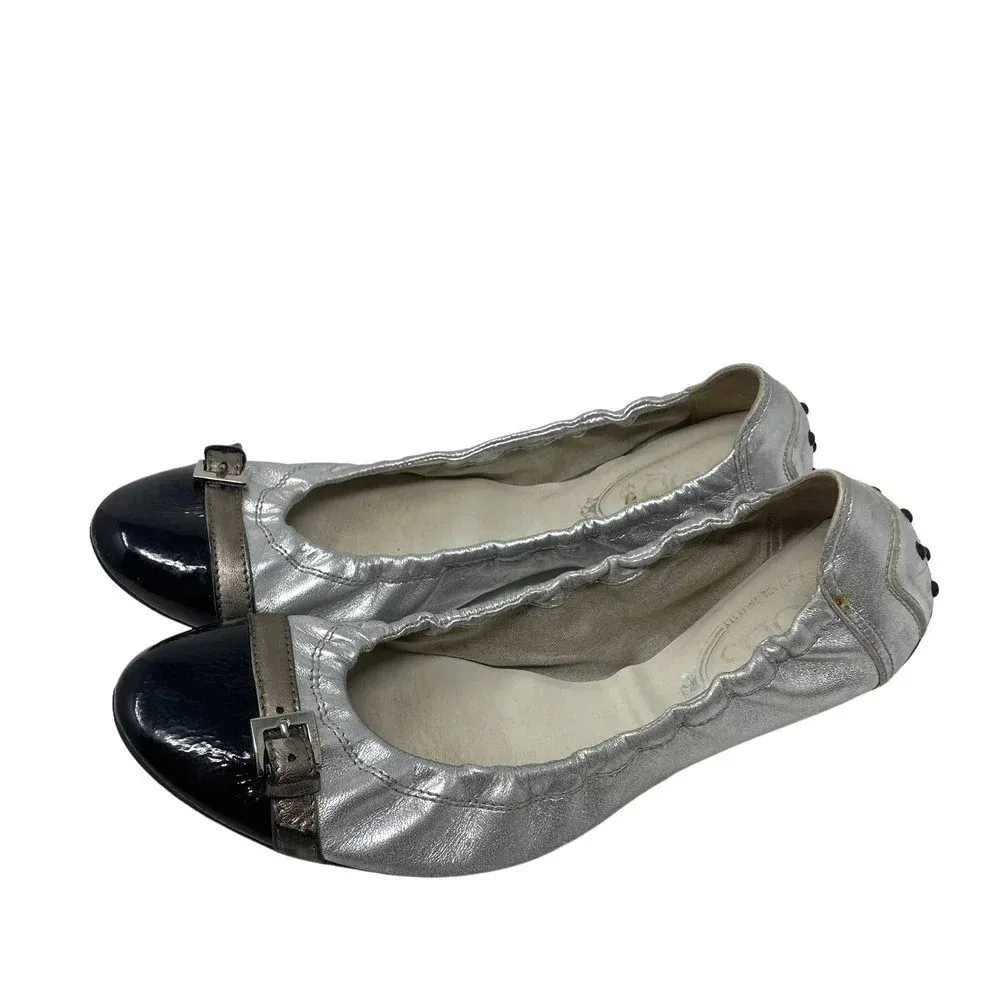 Tod's Silver Scrunch Ballet Flats with Black Patent Leather Buckle Toe Size‎ 9.5 - Image 4
