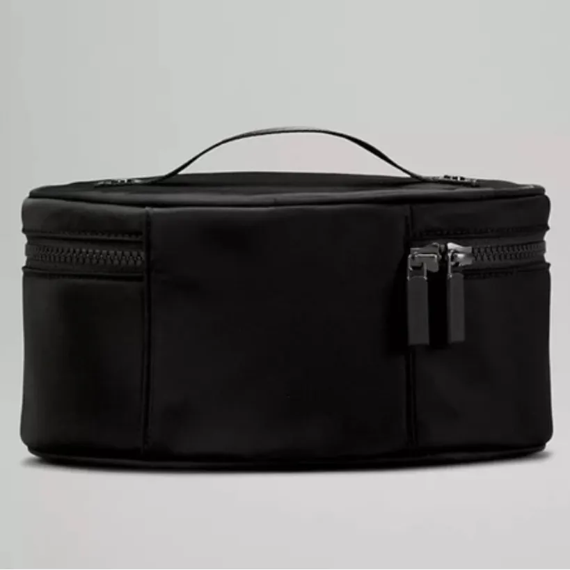 Lululemon Oval Top-Access kit Vol 3.5L in Black - Image 10