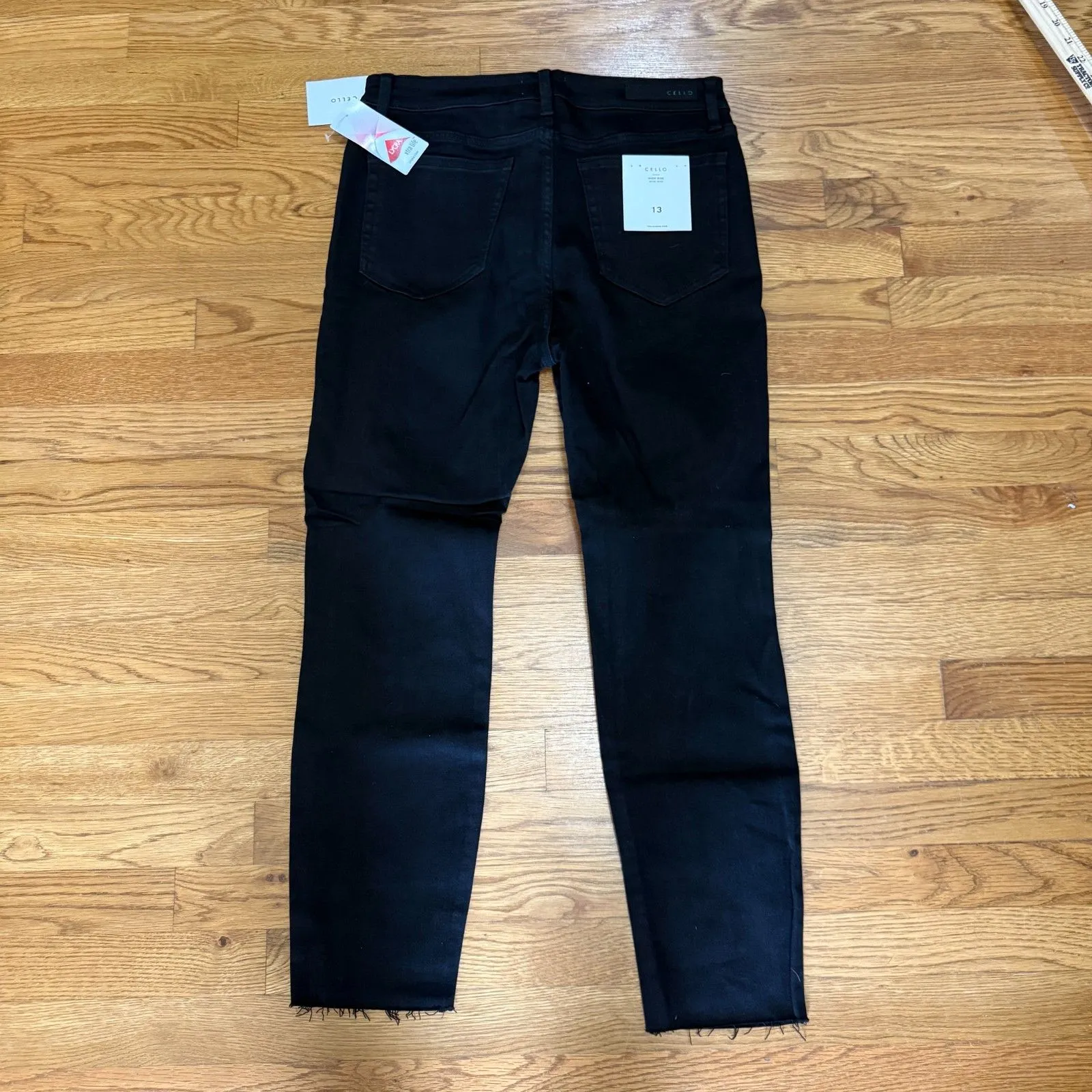 Cello‎ HIGH RISE MOM CUT HEM SKINNY Size 13 - Image 3