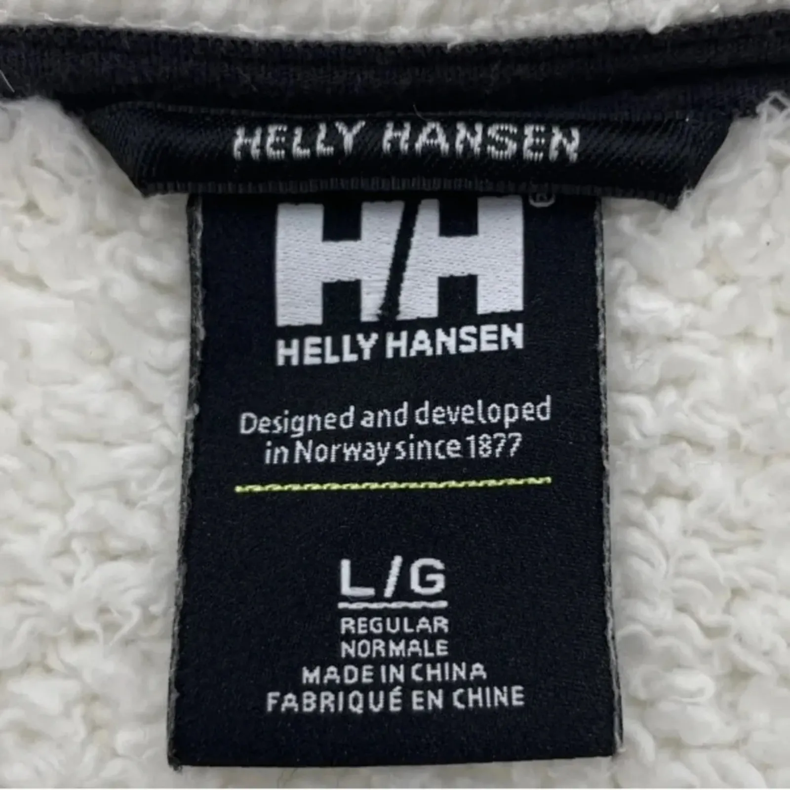 Helly Hansen cream and black colored fleece mock neck ski jacket, size Large - Image 5