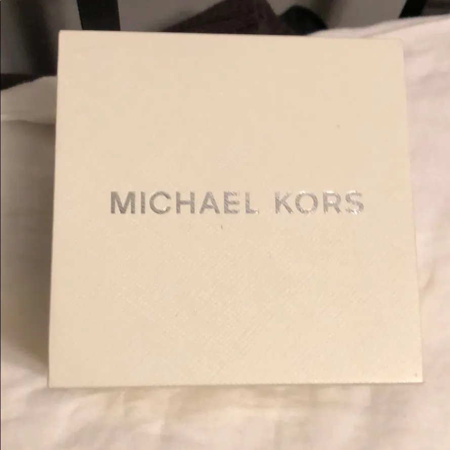 Authentic Michael Kors white ceramic runway watch - Image 8