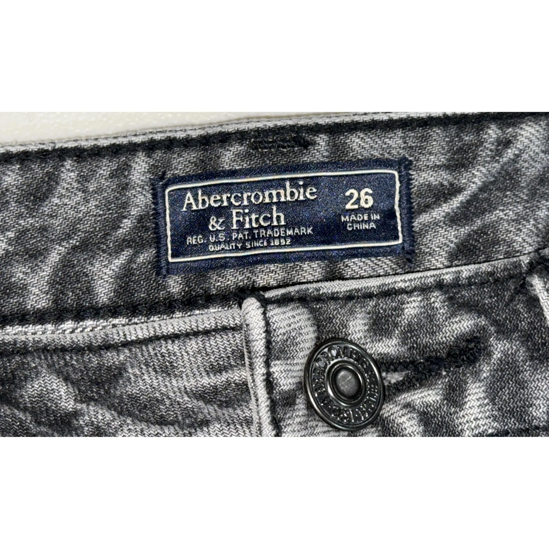 NEW Abercrombie & Fitch Black Denim Light Wash Distressed Mini Jean Skirt Sz 26 - Image 5
