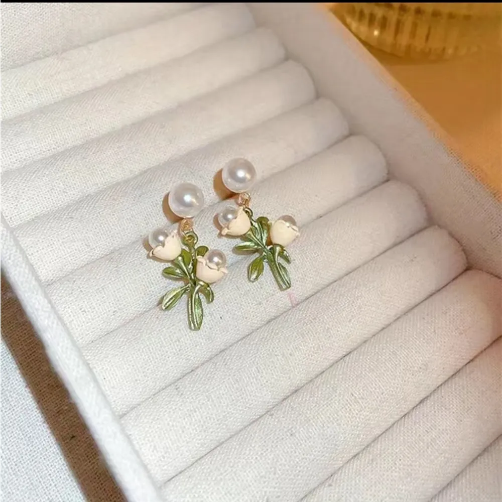 1 Pair Delicate Decor Dangle Zinc Alloy Earrings With Faux Pearl And Flower Desi Gold - Image 7