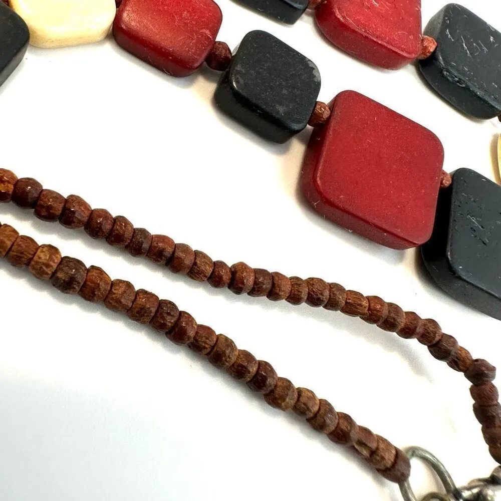 Red black and cream square beaded necklace - Image 8