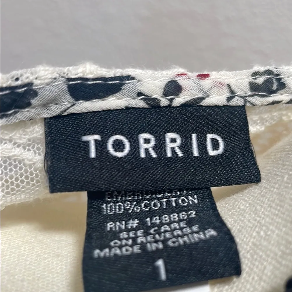 Torrid Asymmetrical 3/4 Sleeve Blouse in Black and White - Image 5