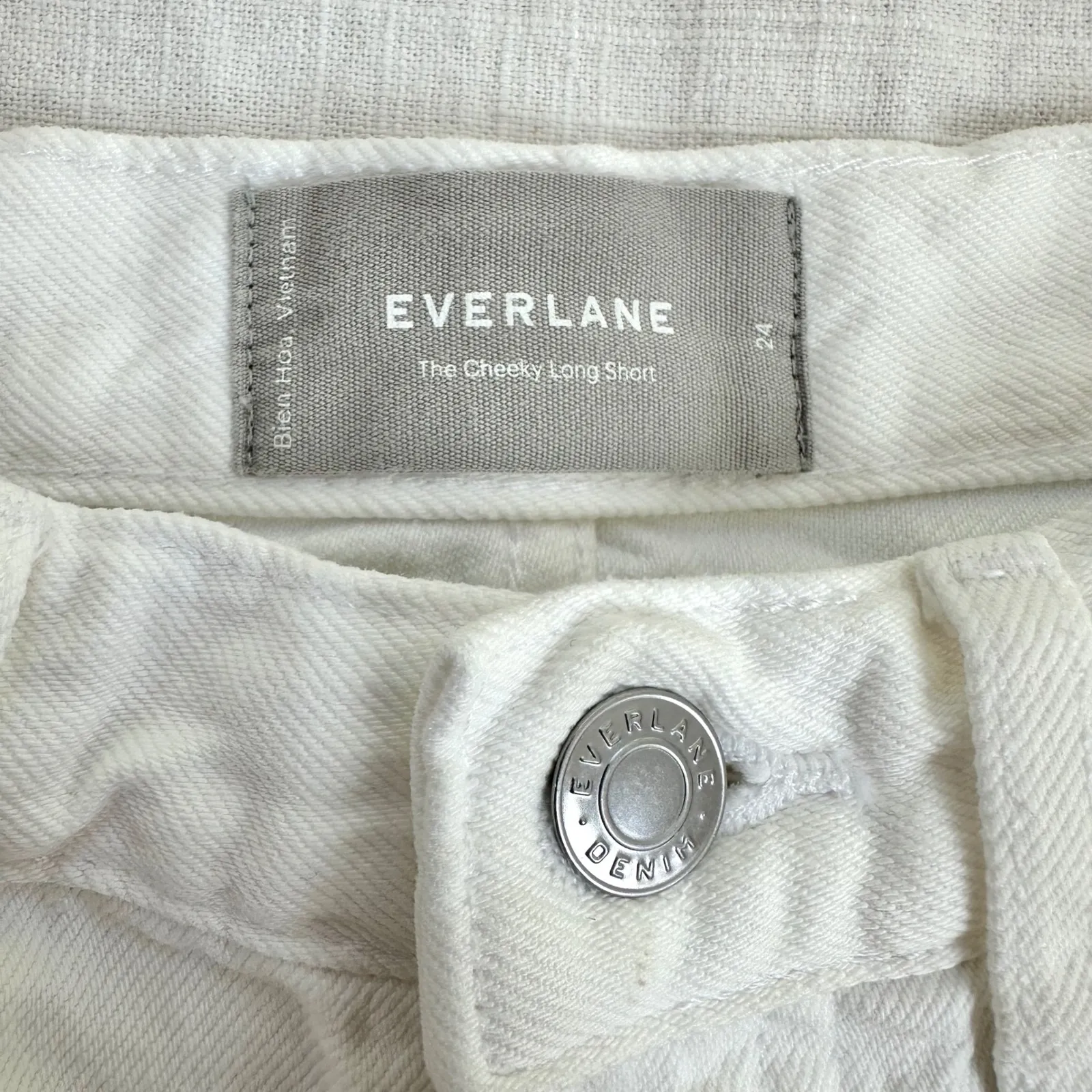 Everlane 90s Cheeky Long Denim Shorts Raw Hem White Casual Summer‎ Size 24 - Image 3