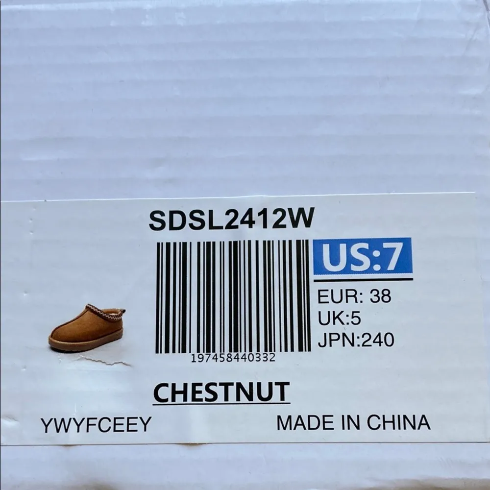 NWT

Women's Casual Slip-on FuzzySlippers Indoor Outdoor - Image 10