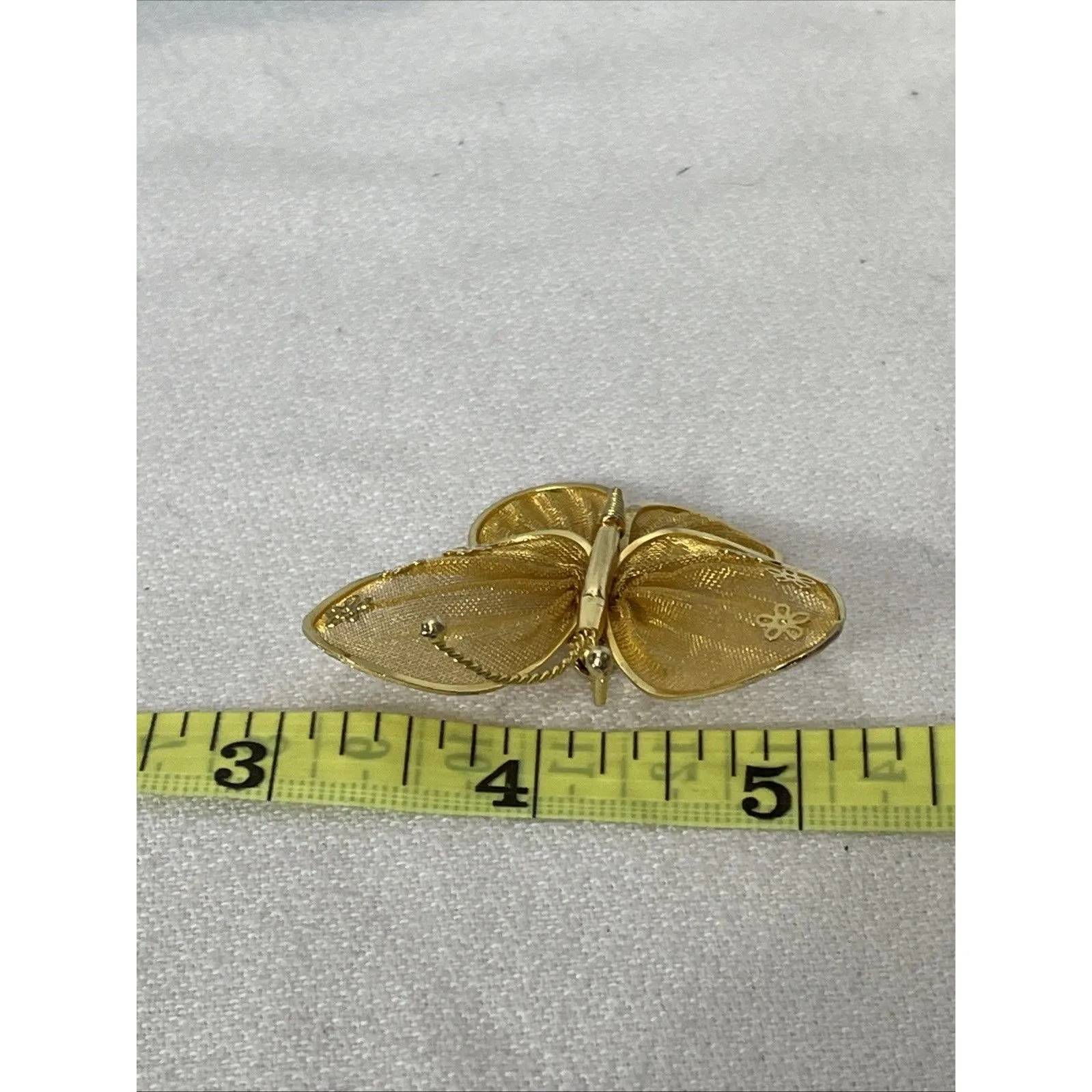 Vintage Brooch Gold Tone Metal Mesh Butterfly Pin Floral Wings - Image 3