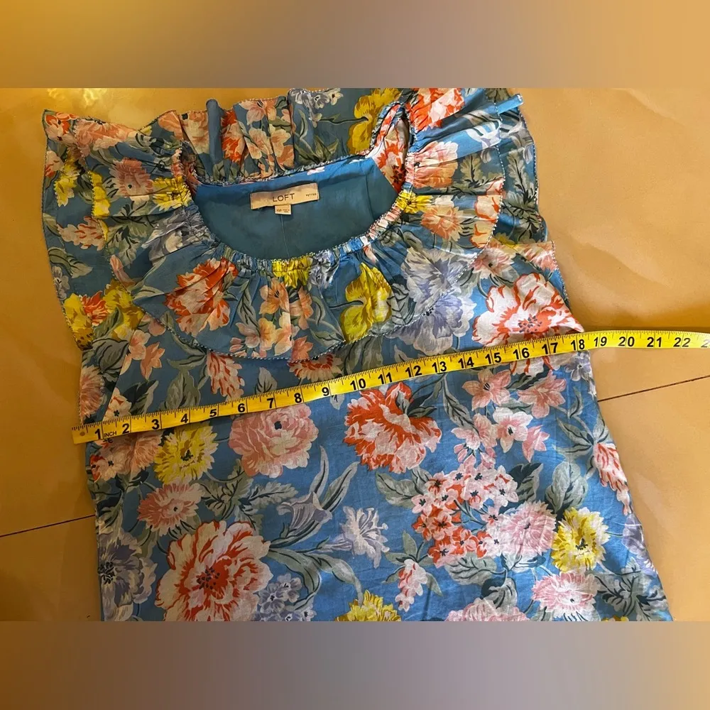 Ann Taylor Loft SHIRRED SHOULDERS Ruffle Sleeveless M Shirt Sky Blue floral XS - Image 8