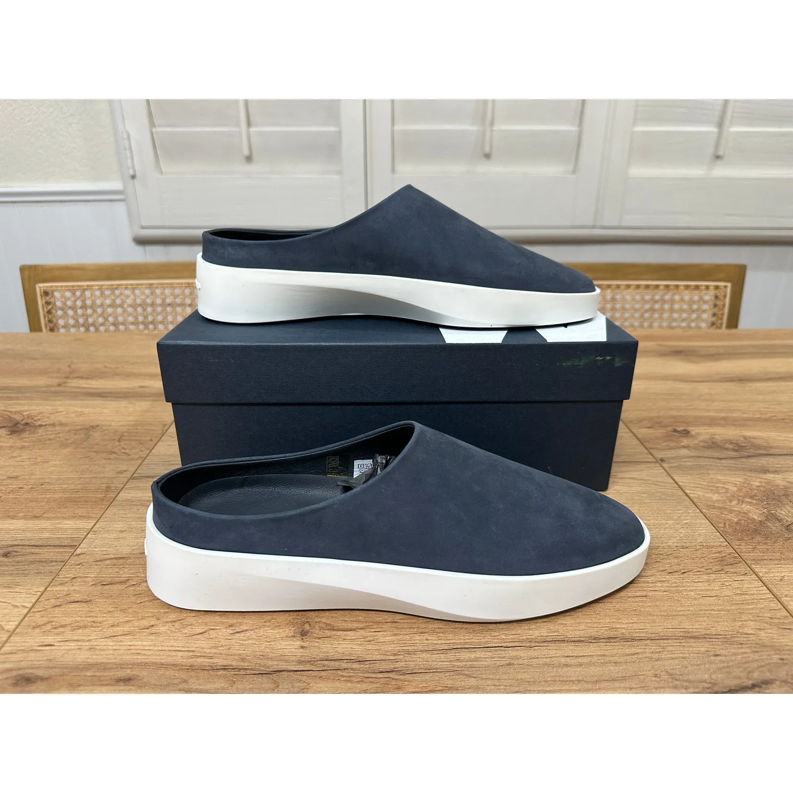 Wolf & Shepherd Cruise Mules Navy White Nubuck Leather Size 9.5 US NIB Unisex Blue - Image 2