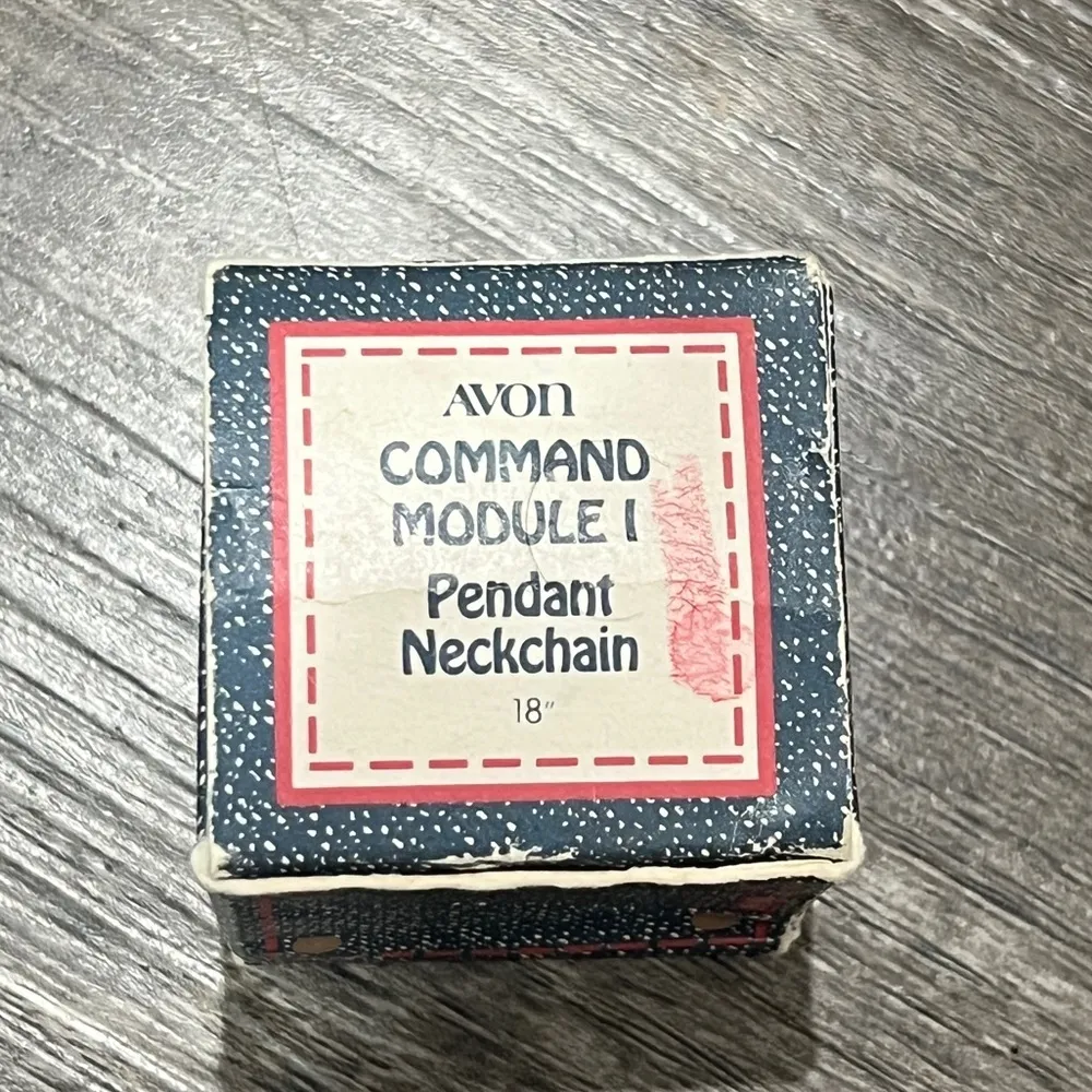 FINAL PRICE Vintage Avon Necklace with Box Gold - Image 2