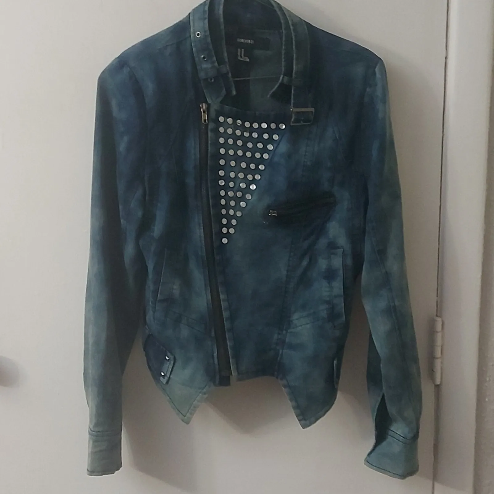 Studded Denim Moto Jacket Forever 21 M  Bikercore Festival Streetwear Rocker - Image 4