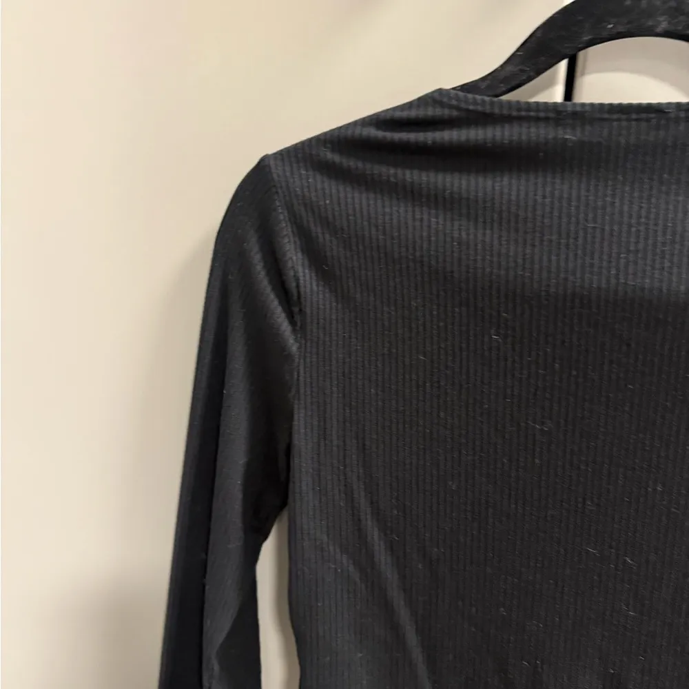 Reformation Black Fitted Long Sleeve Crop Blouse! Small women’s - Image 5