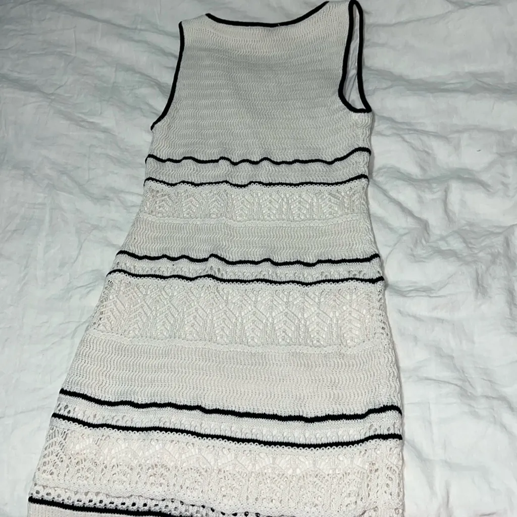 Abercrombie crochet-style v-neck mini dress - size M NWT - Image 4