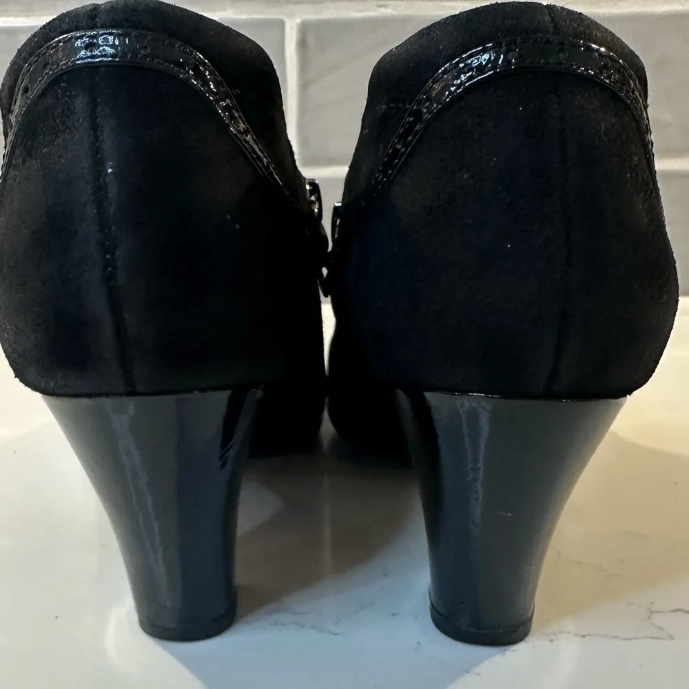 Clarks Artisan Black Suede and Patent Leather Heeled Shoes Classic Elegance - Image 5