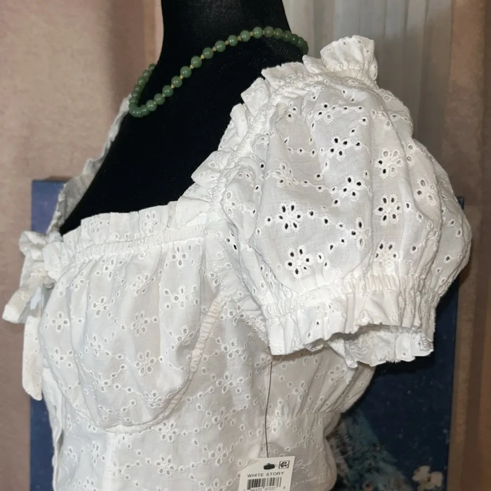 NWT  Size 12 White Eyelet Crop Top - Image 5