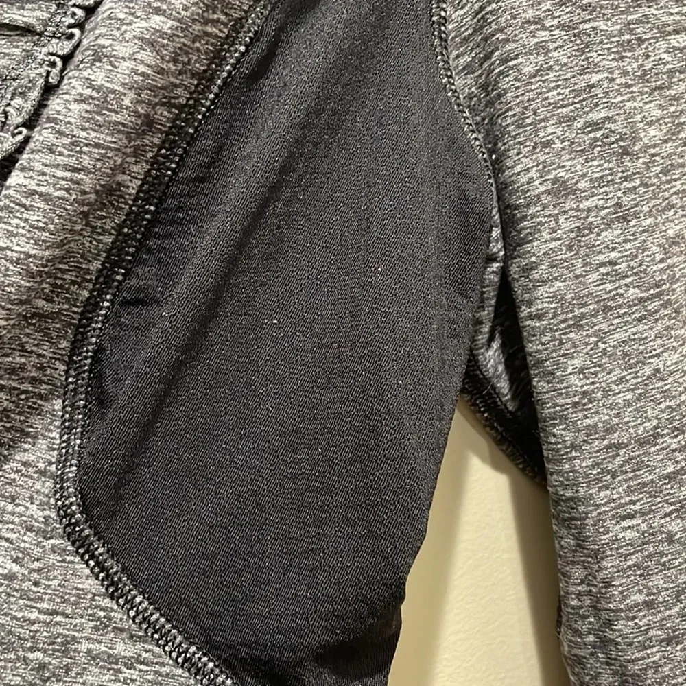 Lululemon Run Your Heart Out Pullover Heathered Black Size 8 - Image 9