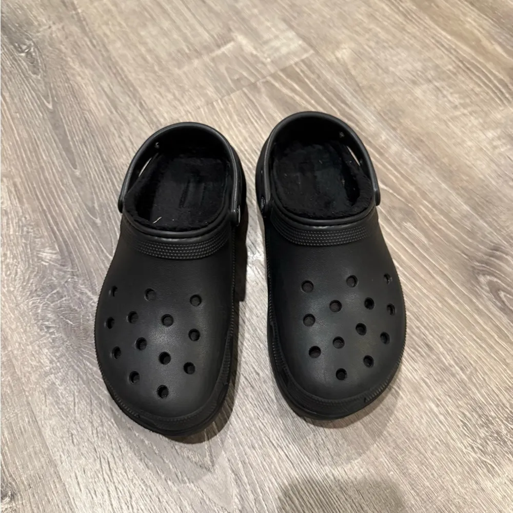 Crocs women classic platform lined clogs - Image 8