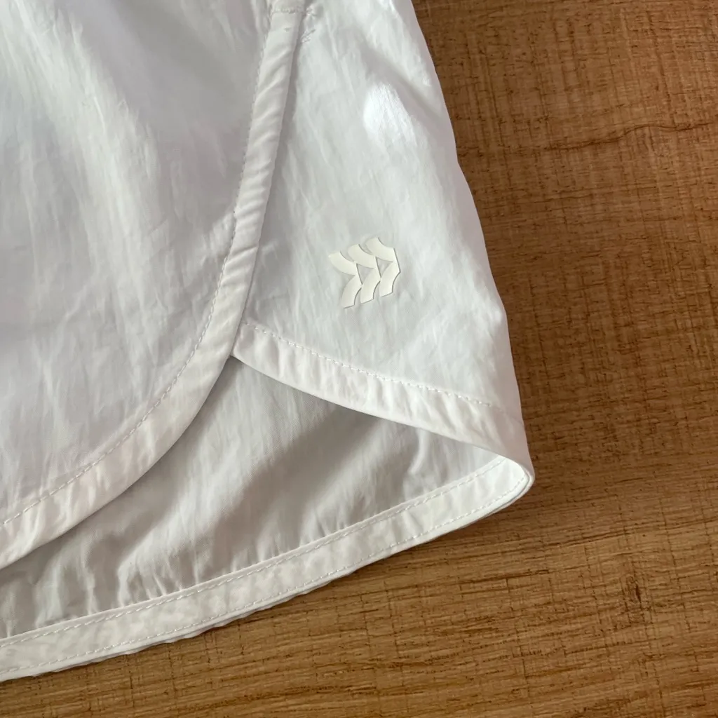 NWT All In Motion Athletic Shorts white Size medium UV protection zipper pocket - Image 3