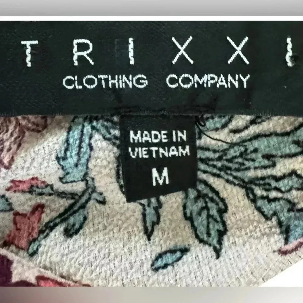 Trixxi Womens Pink Floral Print V Neck Tie Back Romper Shorts Size Medium - Image 6