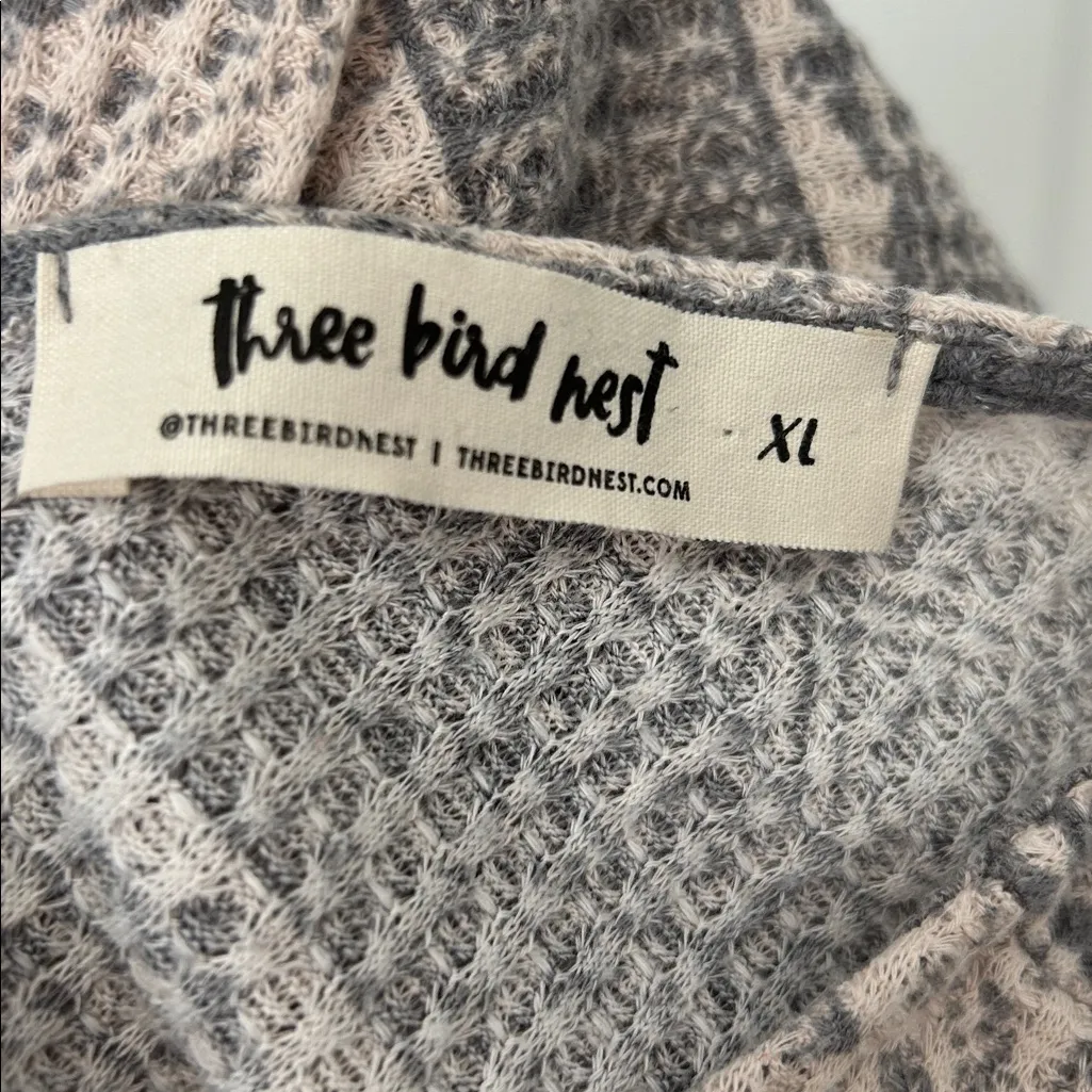 Three Bird Nest Gray Cream Patterned Waffle Knit Top Size XL - Image 7