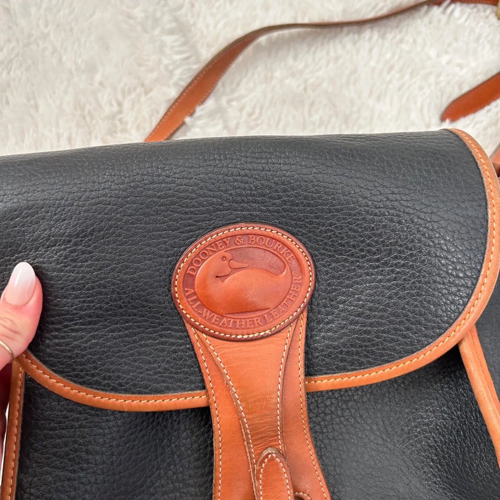 Vtg Dooney & Bourke Essex Black Crossbody All Weather Leather Heritage Made USA - Image 5