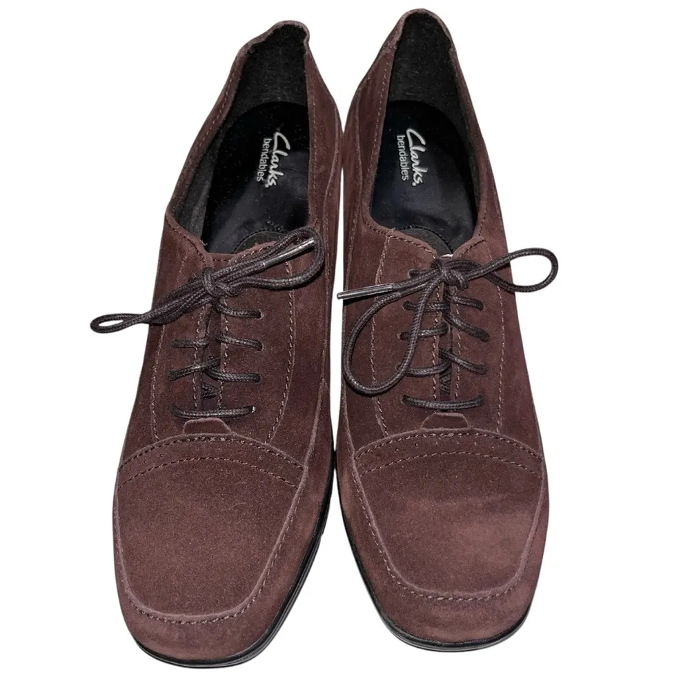 NEW Clarks Bendables Brown Suede Lace Up Oxford Heels Booties Shoes size 10W - Image 2