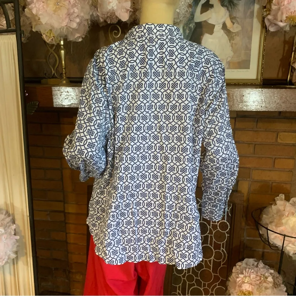TALBOTS BLUE & WHITE CELTIC LATTICE COTTON BUTTON DOWN TOP (24W) - Image 3