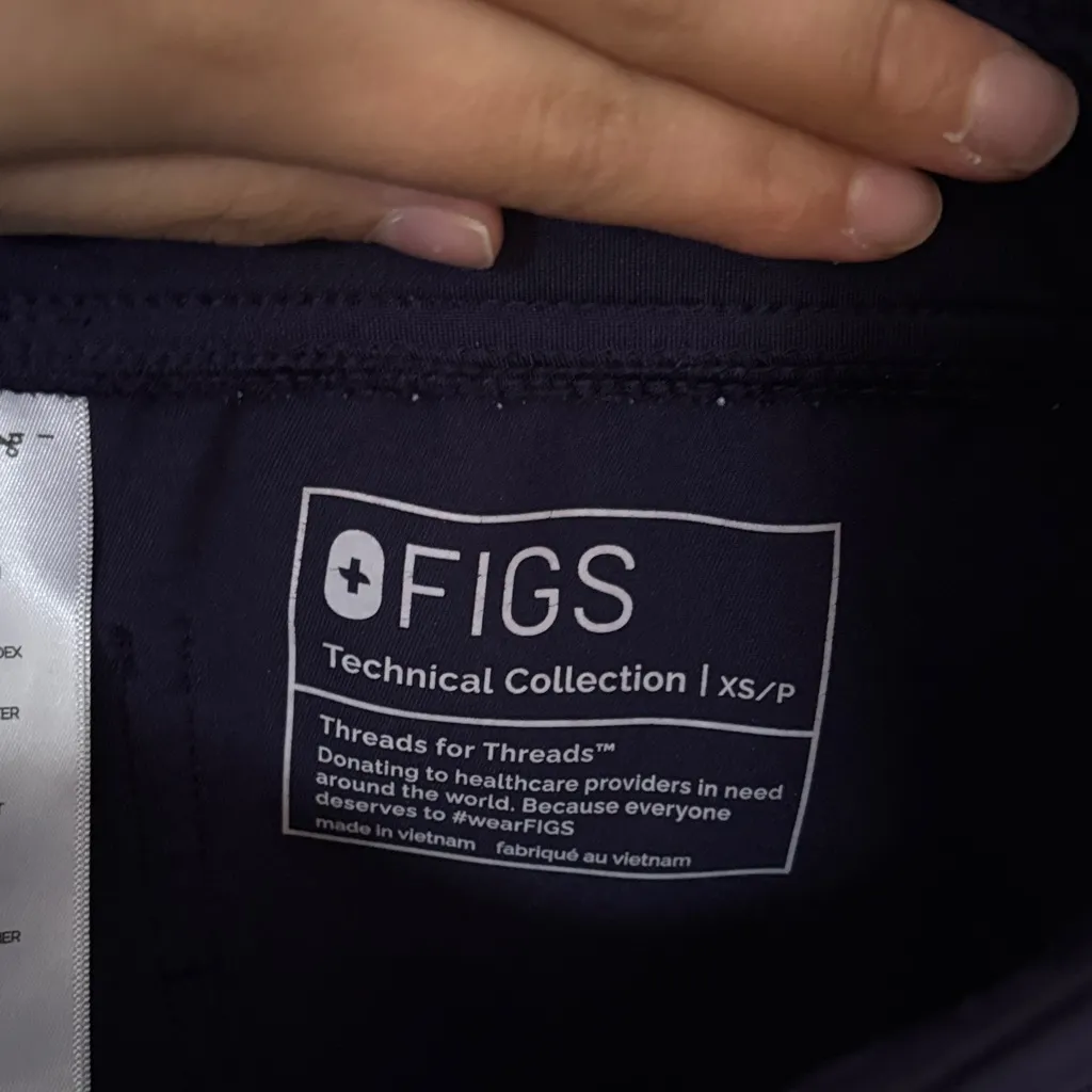 Figs Dark Purple Scrub Set - Image 4